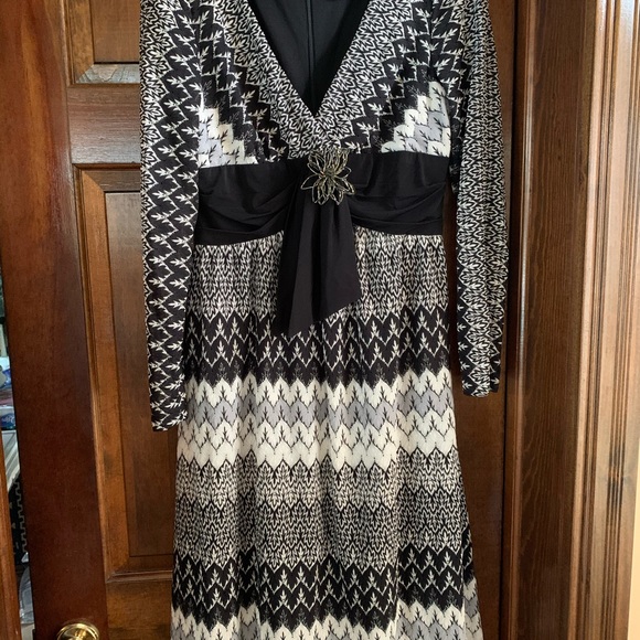 Dress - Picture 2 of 3